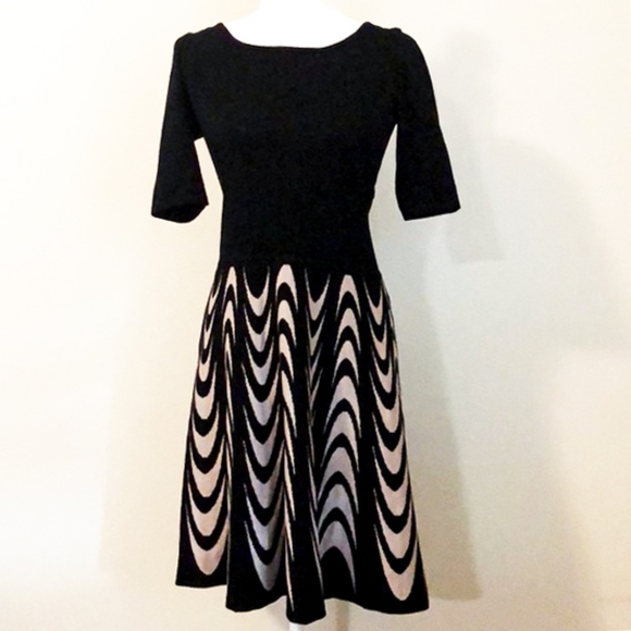 Figure hugging sweater dress - Picture 1 of 4